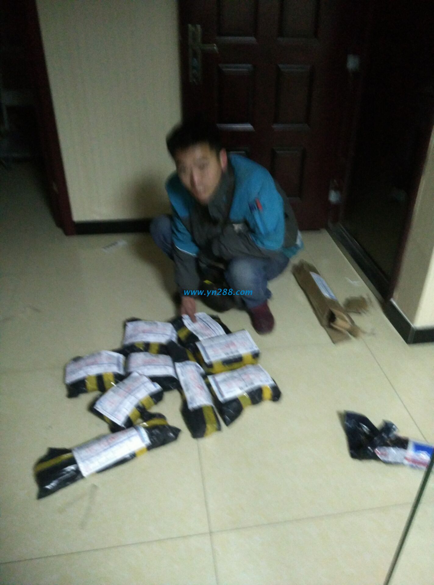  武安小夫妻帶寶寶來找手工活，沒有編號被婉拒