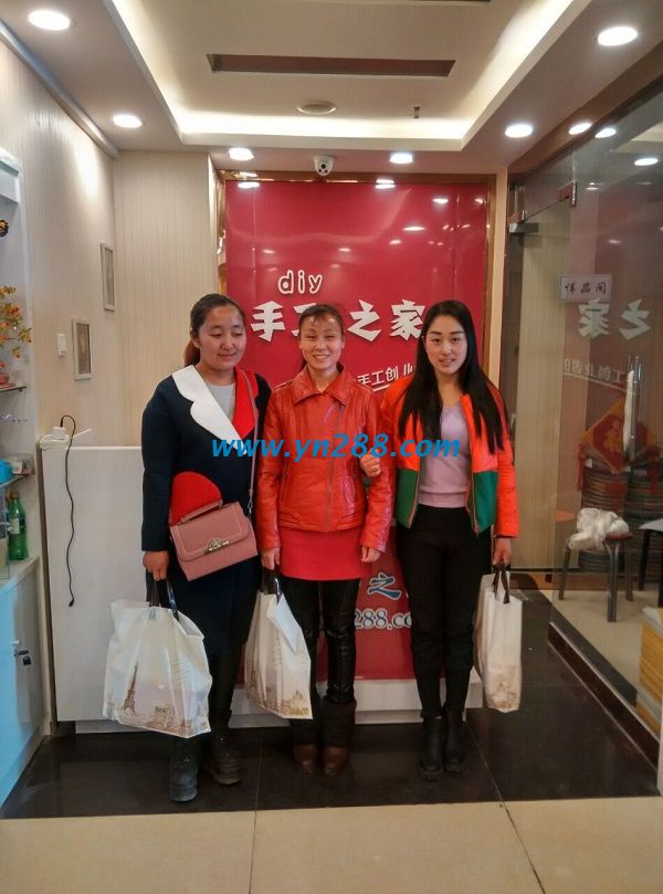 邯鄲不同地區(qū)的三位女士一起來到手工活之家總部，建立深厚友誼(圖1)
