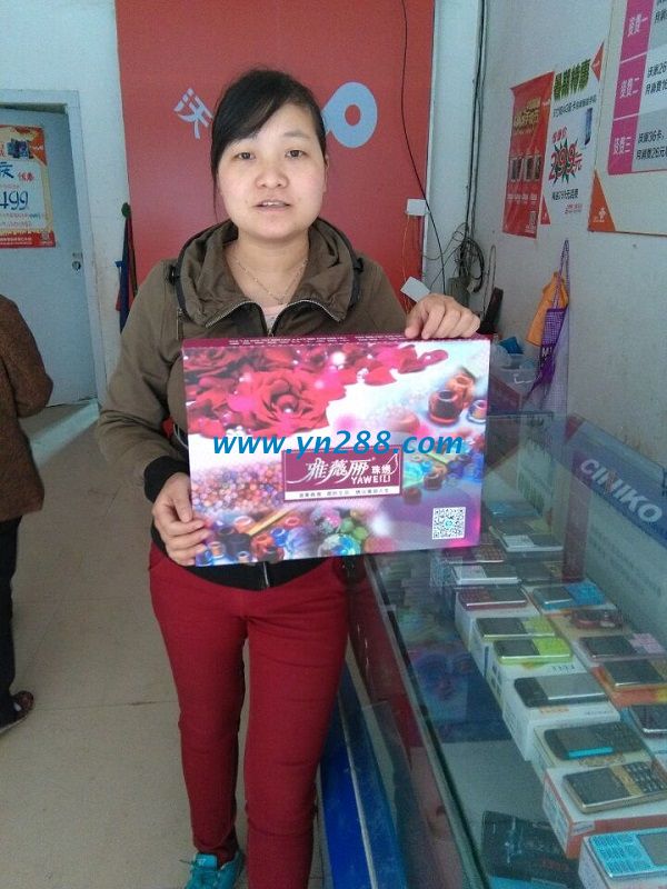 重慶墊江手機(jī)店梅女士業(yè)余時(shí)間兼職做手工活珠繡加工掙錢(qián)(圖1)