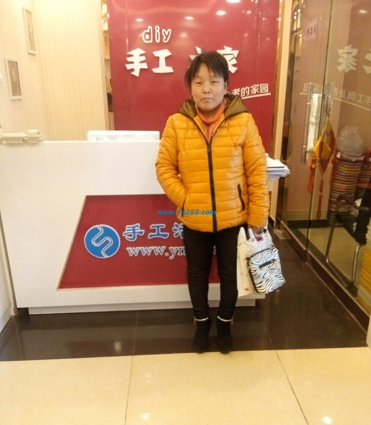 山東濟南王女士夫婦二人來到手工活之家總部考察，欲加盟代理(圖1)