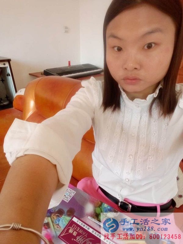 河南商城徐女士做手工活串珠繡，上班族業(yè)余時間兼職手工活賺外快(圖1)