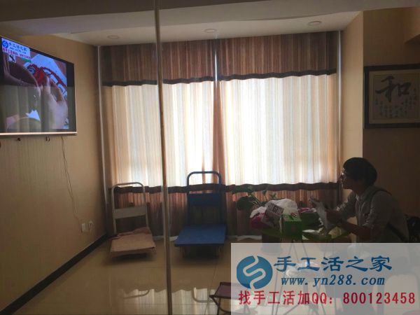 手工活之家代理商正在認(rèn)真做手工活:(圖2)