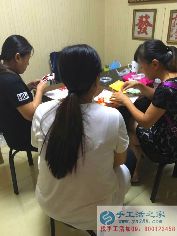 手工活之家代理商正在認(rèn)真做手工活:(圖3)
