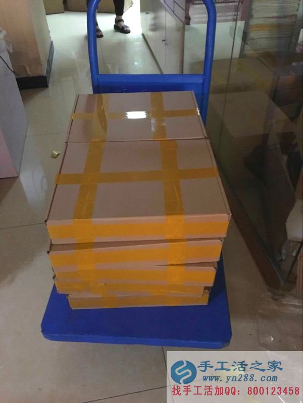 貨物整齊的放在小貨車(chē)上