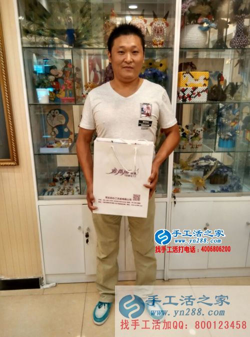 河南濟(jì)源退伍軍人王先生來(lái)手工活之家尋找合作項(xiàng)目，看好串珠繡產(chǎn)品加工