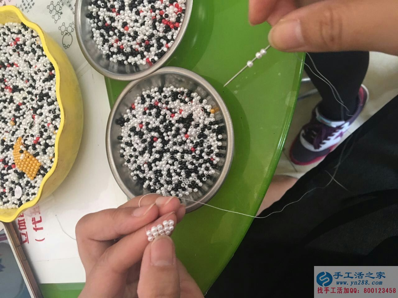 四川成都時尚女孩做手工活串珠繡加工兼職好項(xiàng)目