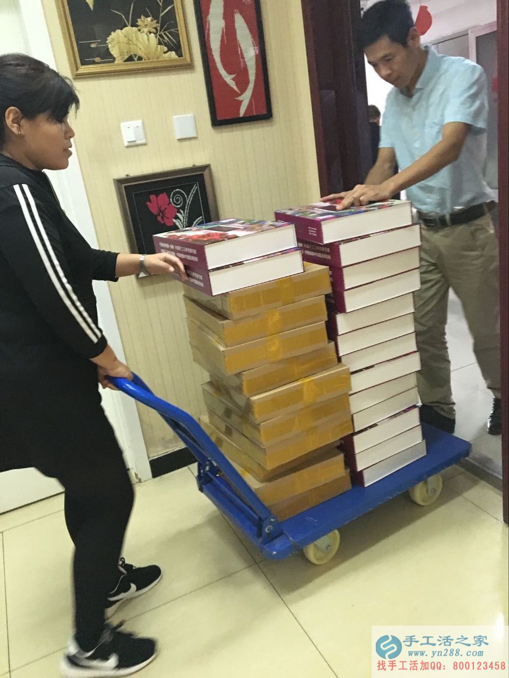 在家能做的兼職，邢臺理發(fā)店老板前來手工活之家做串珠加工外發(fā)