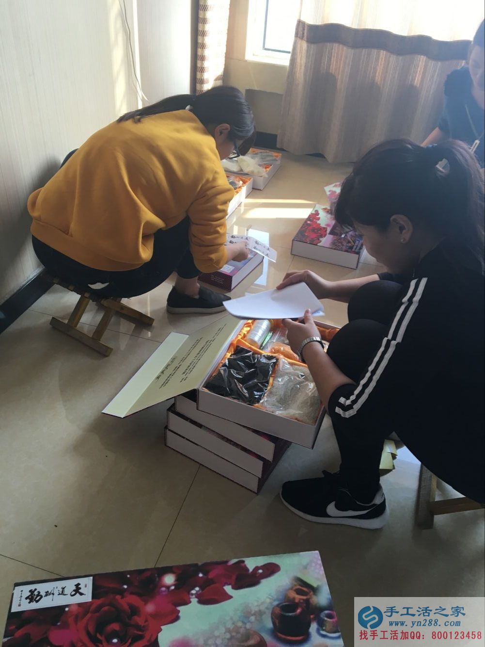 在家能做的兼職，邢臺理發(fā)店老板前來手工活之家做串珠加工外發(fā)