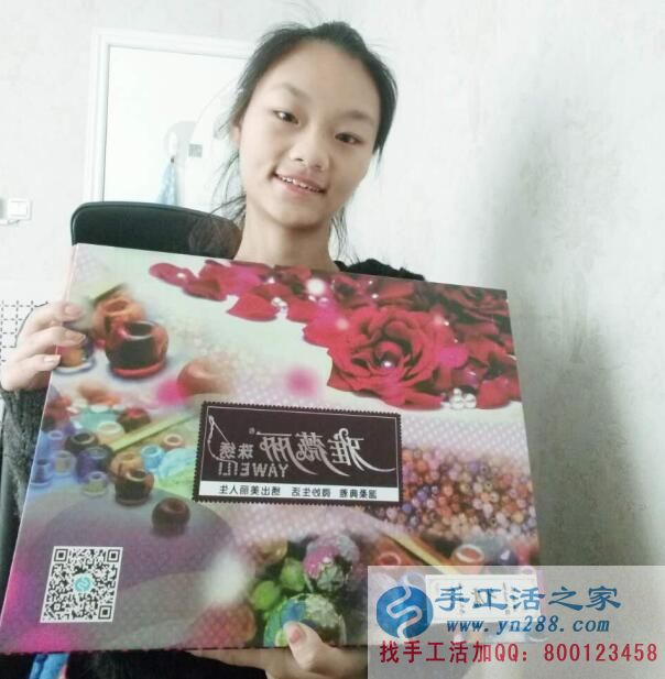 河南新鄉(xiāng)蔣女士找到在家賺錢的方法，做在家串珠手工活