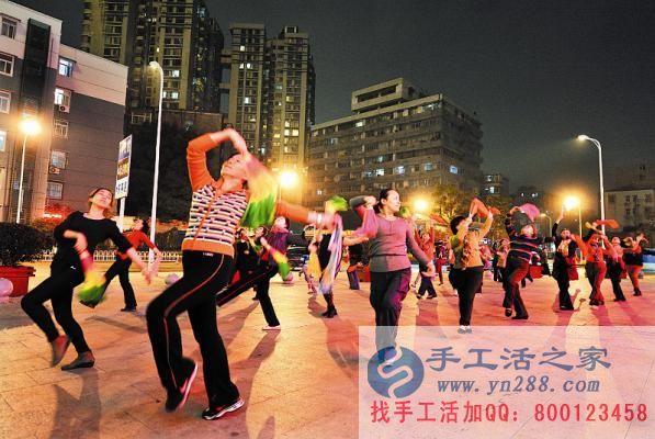 廣場舞跳出來的財富，河南淮陽彭女士在家做手工活為兒女減壓做貢獻(xiàn)