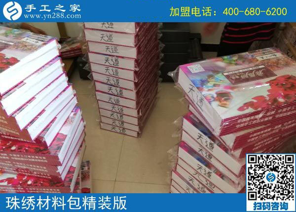 勤勞是她的名片，河北保定王女士上著班還做串珠手工活加工掙錢