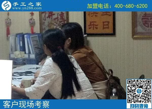 為了把家照顧好，為了多掙錢，湖南汩羅易女士選擇干這個，已經(jīng)半年多了