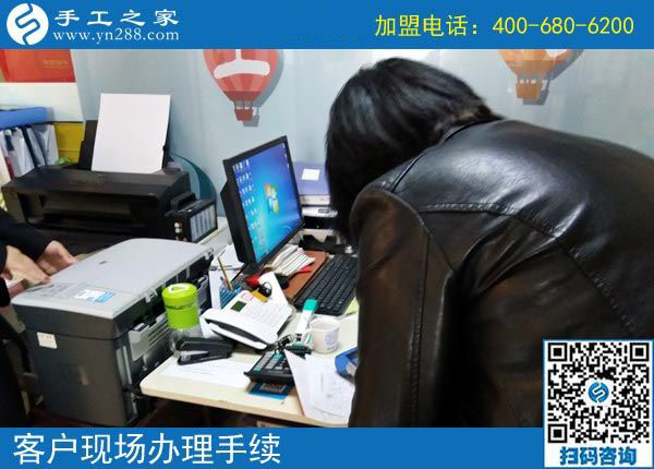 10月19日，做彩珠繡手工活加盟項(xiàng)目的代理加工為什么要申請？手工之家接待考察合作加工客戶剪影