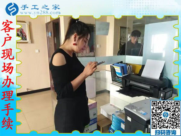 12月11日，手工活在家賺錢，賺錢的手工活加盟項目就是珠繡外發(fā)手工活，手工之家接待考察加工客戶剪影