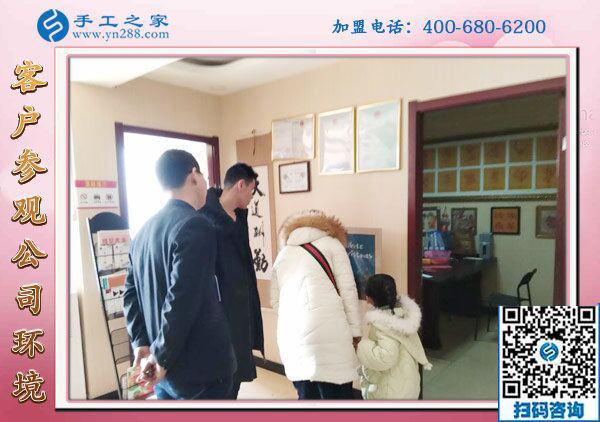 手工之家&mdash;&mdash;客戶參觀珠繡作品