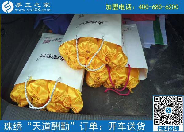 為了讓客戶滿意，這個(gè)老板選擇親自送貨  