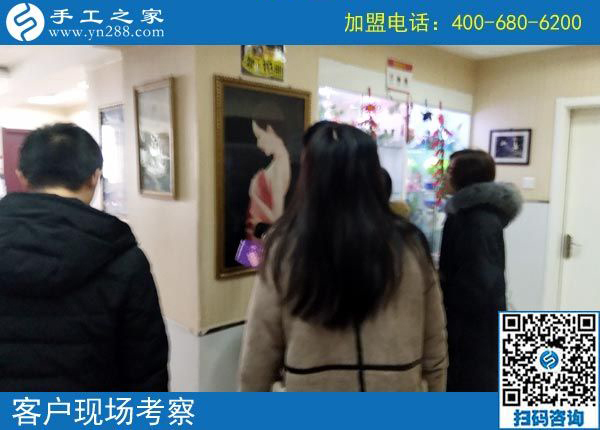 針?lè)ê芎?jiǎn)單，產(chǎn)品卻很高檔，連孩子都很喜歡，內(nèi)蒙古赤峰王女士對(duì)這個(gè)手工活加盟項(xiàng)目卻是這樣