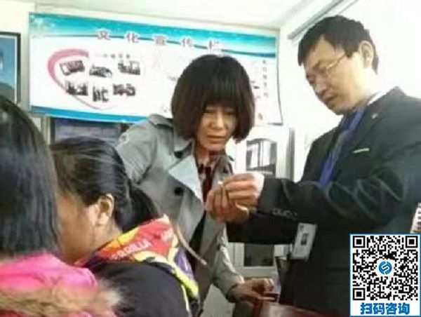 走進(jìn)社區(qū)，讓珠繡手工成為大家脫貧致富的一件法寶！----記手工之家走進(jìn)社區(qū)培訓(xùn)串珠手工活動(dòng)