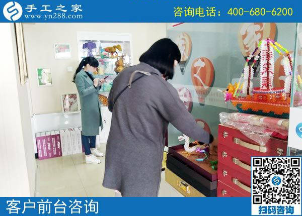 足不出戶，河北石家莊寶媽康女士帶著孩子做手工活加工賺錢