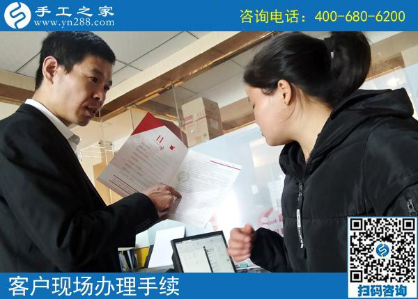 一邊開店、一邊做手工掙錢，四川遂寧胡女士選擇的是什么樣的外發(fā)手工活？