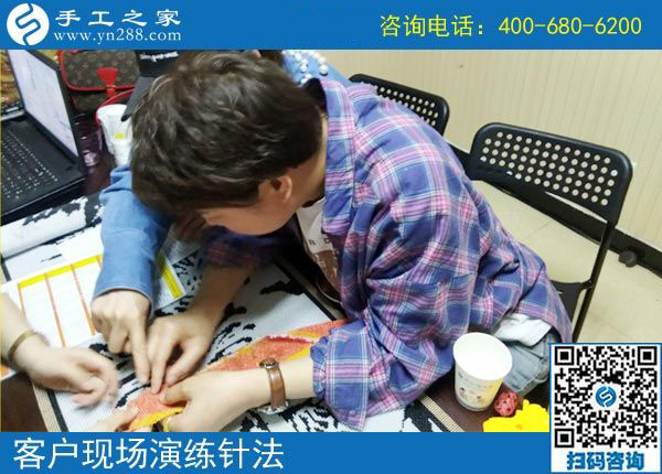 4月22日，正規(guī)供料的手工活，按時(shí)結(jié)算加工費(fèi)的手工活就是珠繡，手工之家接待考察加工客戶剪影