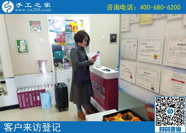 不與社會(huì)脫離，不與朋友生疏，江蘇連云港周女士把手工活拿回家做