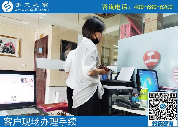 小超市的新名片，河南開封常女士開店之余做珠繡外發(fā)手工活掙錢