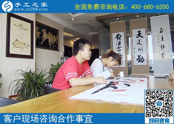 一起、一起，四川瀘州李女士做正規(guī)供料的手工活，帶著鄰居們掙錢