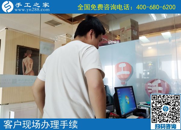 6月19日，手工活拿回家做就選珠繡正規(guī)手工加工回收項(xiàng)目，手工之家接待考察加工客戶剪影