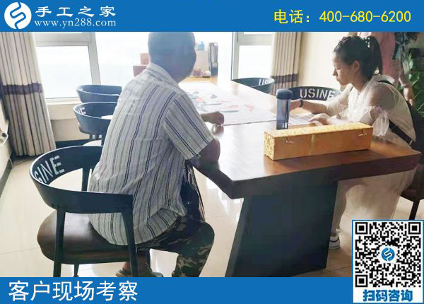 7月31日，月末來合作，想在家做手工活掙錢的人選擇了珠繡，手工之家接待考察加工客戶剪影