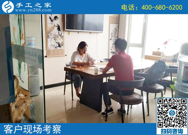 8月1日，拿回家做的手工活，大家都選擇勵(lì)志珠珠繡，手工之家接待考察加工客戶剪影