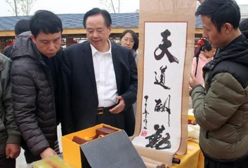 入選非遺的勵志珠珠繡這么火，這個珠繡手工是怎么回事？