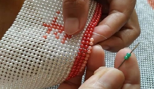 入選非遺的勵志珠珠繡這么火，這個珠繡手工是怎么回事？