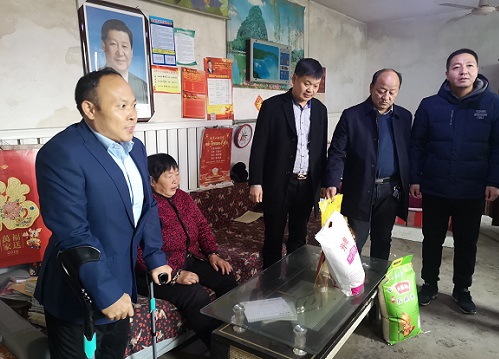 心懷公益、助力扶貧 --- --- 手工之家郝總與邯山區(qū)工商聯(lián)愛心企業(yè)家一起參加送溫暖春節(jié)慰問活動