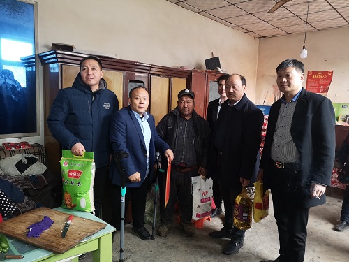 心懷公益、助力扶貧 --- --- 手工之家郝總與邯山區(qū)工商聯(lián)愛心企業(yè)家一起參加送溫暖春節(jié)慰問活動