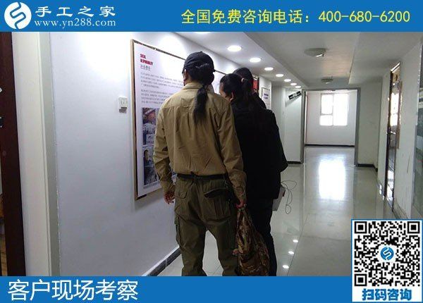 4月26日，農(nóng)村手工活加工項(xiàng)目、純手工活外發(fā)加工，返鄉(xiāng)農(nóng)民工的創(chuàng)業(yè)好項(xiàng)目就在勵志珠珠繡，手工之家接待考察合作加工客戶剪影