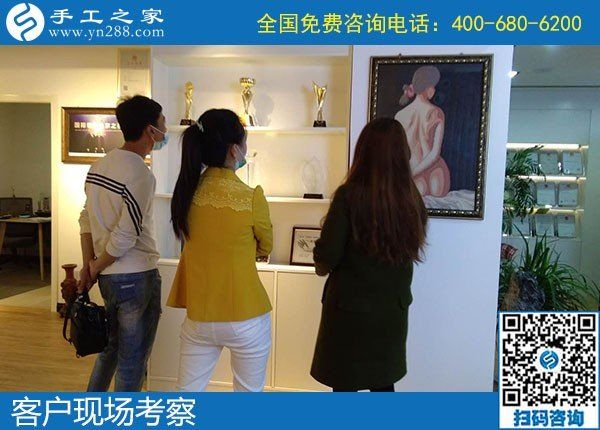 4月26日，農(nóng)村手工活加工項(xiàng)目、純手工活外發(fā)加工，返鄉(xiāng)農(nóng)民工的創(chuàng)業(yè)好項(xiàng)目就在勵志珠珠繡，手工之家接待考察合作加工客戶剪影