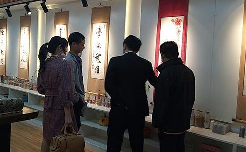 邯鄲市委宣傳部文化產業(yè)改革處張宗強處長、何文毅處長一行蒞臨手工之家參觀指導工作