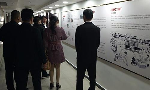 邯鄲市委宣傳部文化產業(yè)改革處張宗強處長、何文毅處長一行蒞臨手工之家參觀指導工作