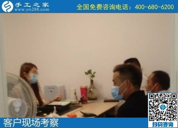 8月7日，負(fù)責(zé)回收手工活，在家做手工活掙錢，越來越多的人選擇這個(gè)非遺項(xiàng)目，手工之家接待考察合作加工客戶剪影