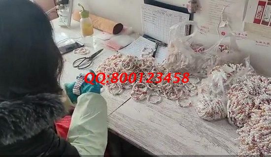 12月29日，拿回家做的手工活大批有，沒有技術(shù)門檻，老人也能做。手工之家倉(cāng)庫(kù)日常工作實(shí)拍