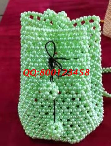 2月4日，把手工活拿回家做，服務(wù)完善的手工之家是大家的選擇，珠繡純手工珠包實(shí)拍