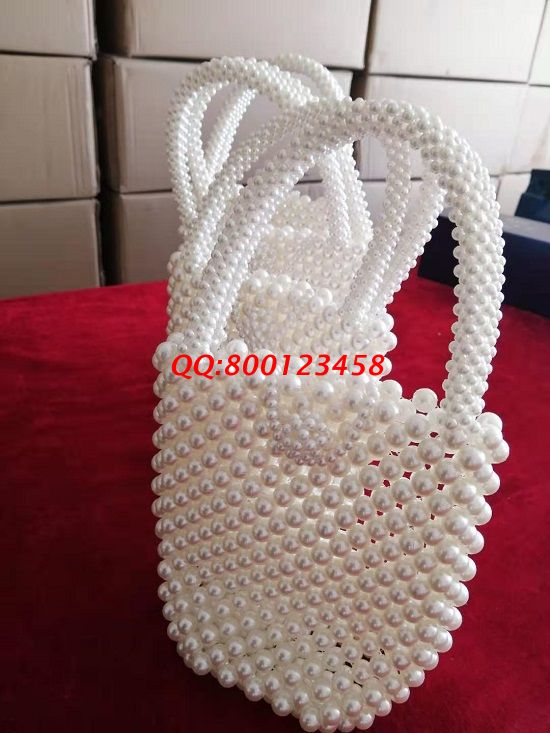 2月4日，把手工活拿回家做，服務(wù)完善的手工之家是大家的選擇，珠繡純手工珠包實(shí)拍