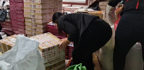 發(fā)貨、整理兩不誤------手工之家材料庫(kù)年終大盤點(diǎn)行動(dòng)開始