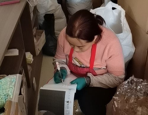 發(fā)貨、整理兩不誤------手工之家材料庫(kù)年終大盤點(diǎn)行動(dòng)開始