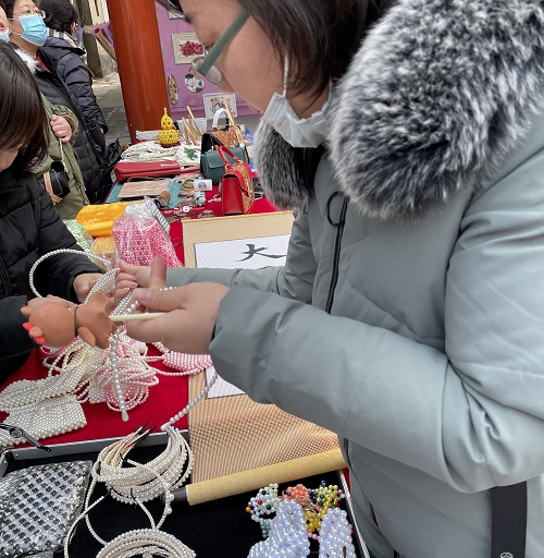 祝福三&middot;八婦女節(jié)，勵志珠珠繡添風(fēng)采！------記手工之家參加&ldquo;幸福叢臺、巾幗添彩&rdquo;手工藝品展