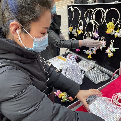 祝福三&middot;八婦女節(jié)，勵志珠珠繡添風(fēng)采！------記手工之家參加&ldquo;幸福叢臺、巾幗添彩&rdquo;手工藝品展