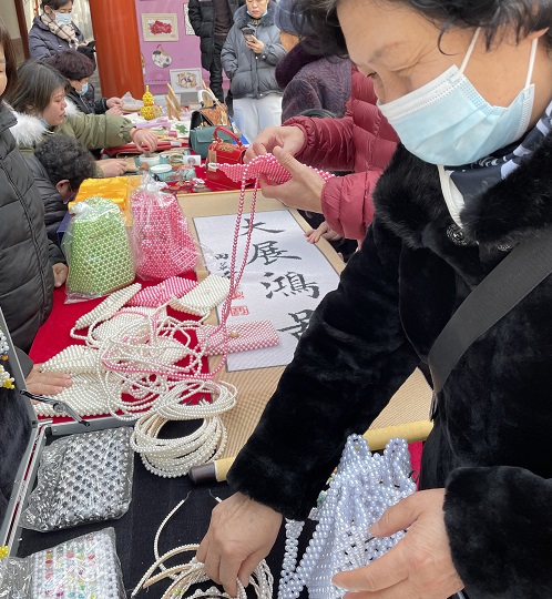 祝福三&middot;八婦女節(jié)，勵志珠珠繡添風(fēng)采！------記手工之家參加&ldquo;幸福叢臺、巾幗添彩&rdquo;手工藝品展