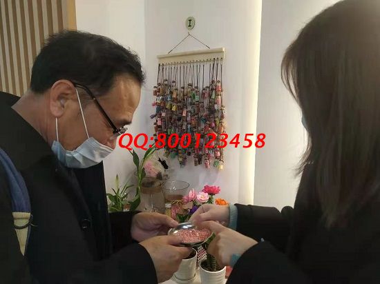 3月15日，手工活拿回家做，手工加工回收項目就是珠繡外發(fā)手工活，手工之家接待考察加工客戶剪影