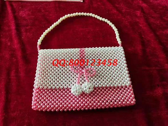 4月1日，拿回家做的手工活，手工活掙錢，敬業(yè)的企業(yè)手工之家更適宜合作，勵(lì)志珠珠繡新款珠包實(shí)拍